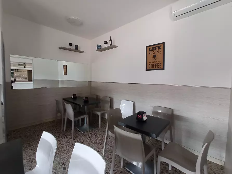 Immagine 10 di Locale commerciale in vendita  in strada Barchetta 258 a Modena