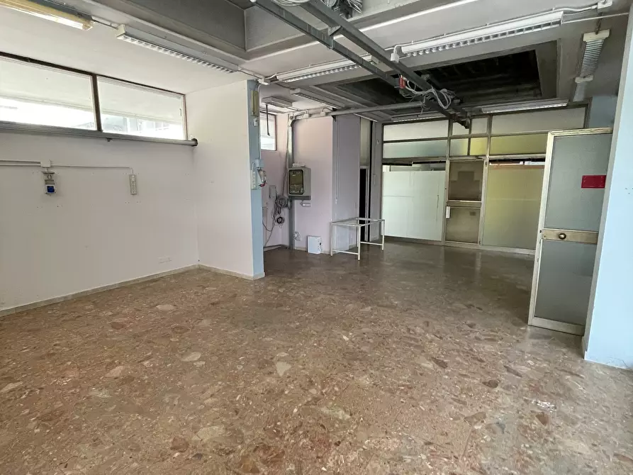 Immagine 3 di Laboratorio in vendita  in via giardini 470 a Modena