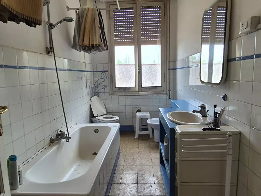 Immagine 17 di Trilocale in vendita  in Viale Raimondo Montecuccoli 4 a Modena
