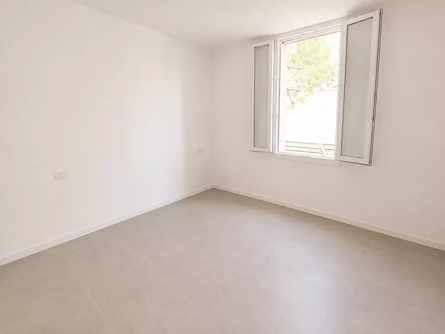 Immagine 14 di Loft/Open space in vendita  in Via Emilia Centro 227 a Modena