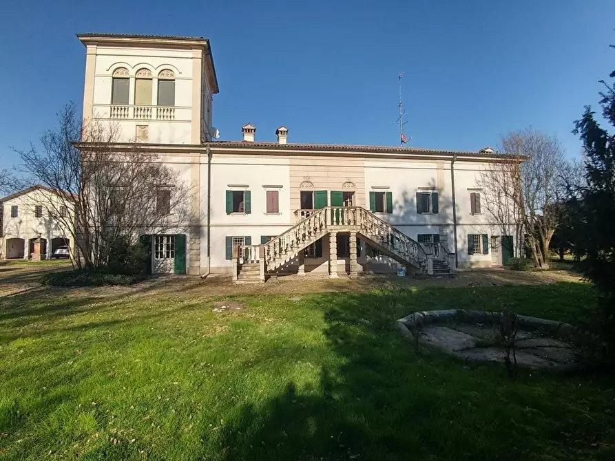 Immagine 1 di Villa in vendita  a Modena