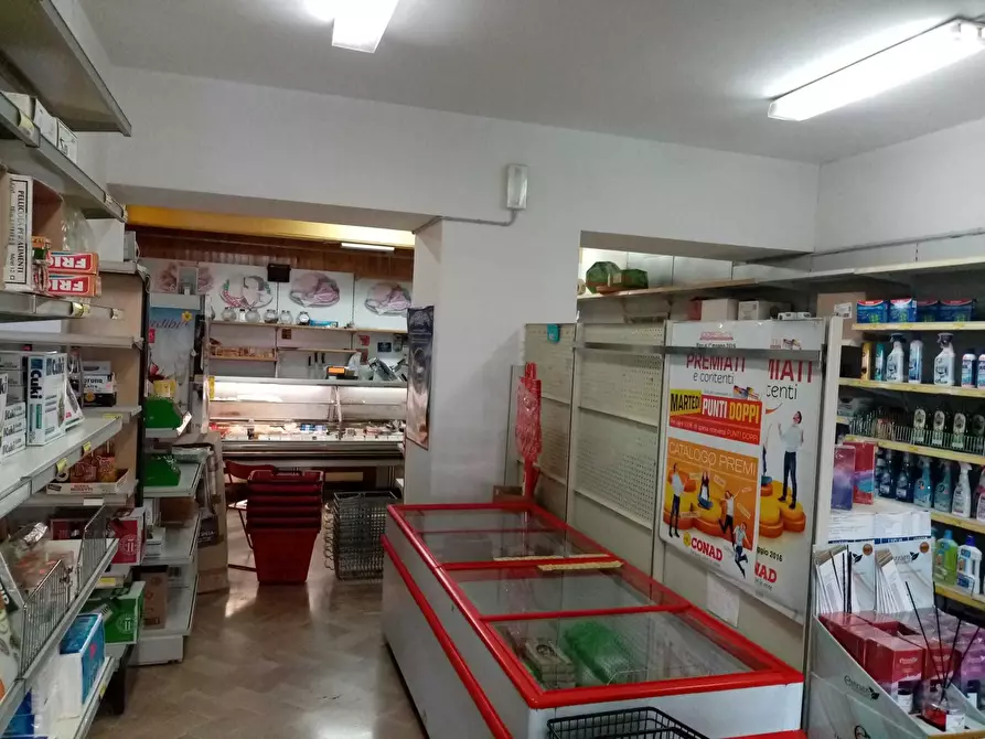 Immagine 3 di Locale commerciale in vendita  a Narni