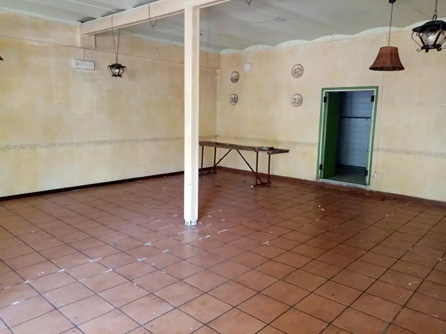 Immagine 3 di Locale commerciale in vendita  in Piazza Resistenza 10 a Terni