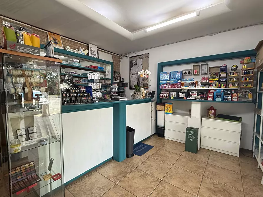 Immagine 2 di Tabaccheria in vendita  in Via Zona Industriale 106 a Rovigo