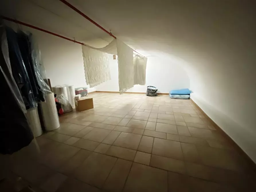 Immagine 4 di Locale commerciale in vendita  in Via Giardino 52 a Adelfia