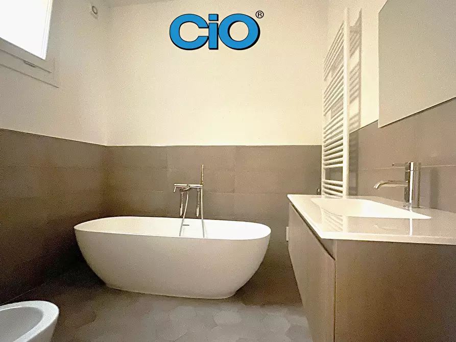 Immagine 12 di Quadrilocale in affitto  a Bologna