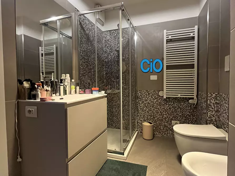 Immagine 6 di Locale commerciale in vendita  a Bologna