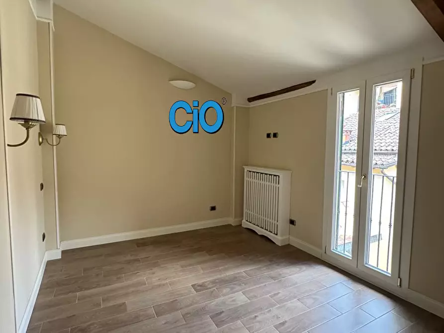 Immagine 8 di Mansarda in vendita  a Bologna