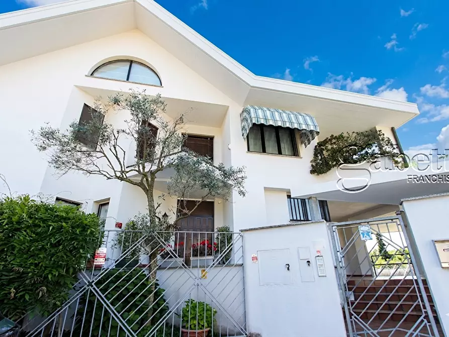 Immagine 4 di Villa in vendita  a Parabiago