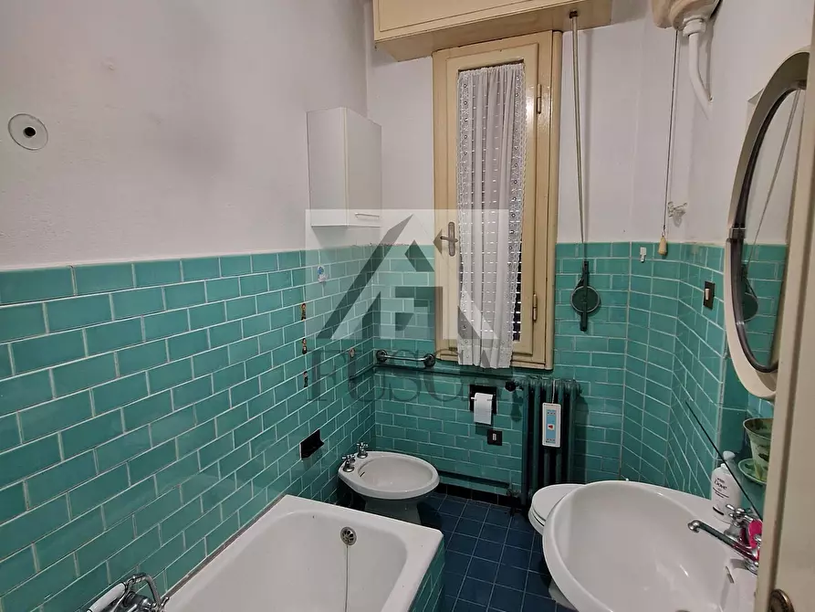 Immagine 15 di Casa bifamiliare in vendita  in Viale Lazzaro Papi 153 a Lucca