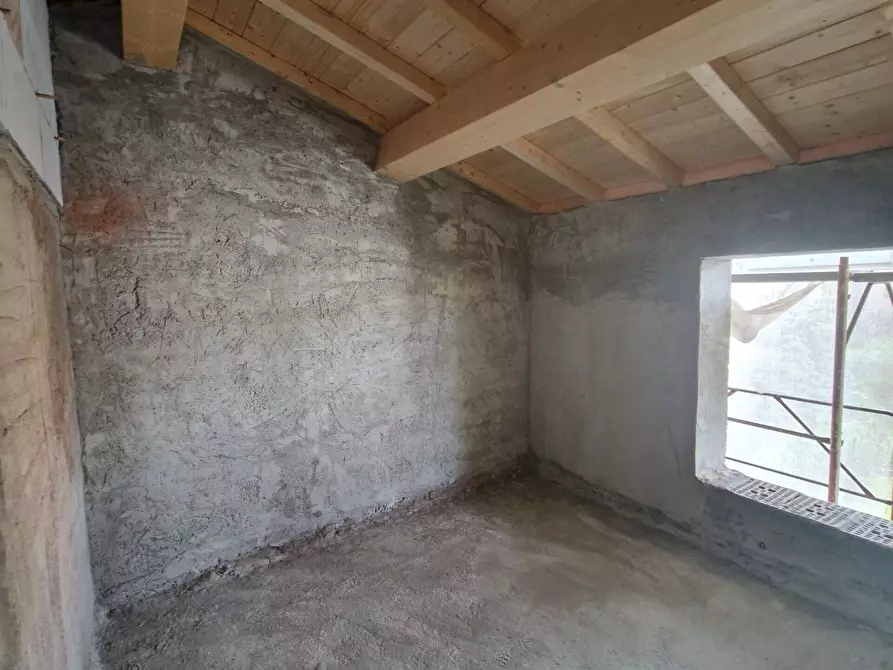 Immagine 26 di Pentalocale in vendita  in Via Versilia a Lucca