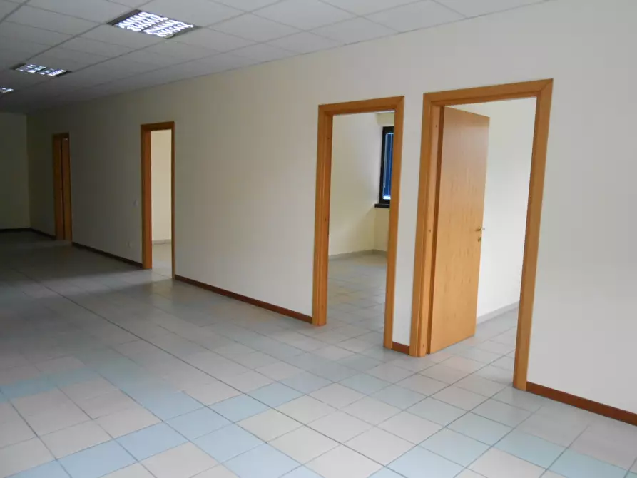 Immagine 2 di Ufficio in affitto  in Viale Alcide De Gasperi a Lucca