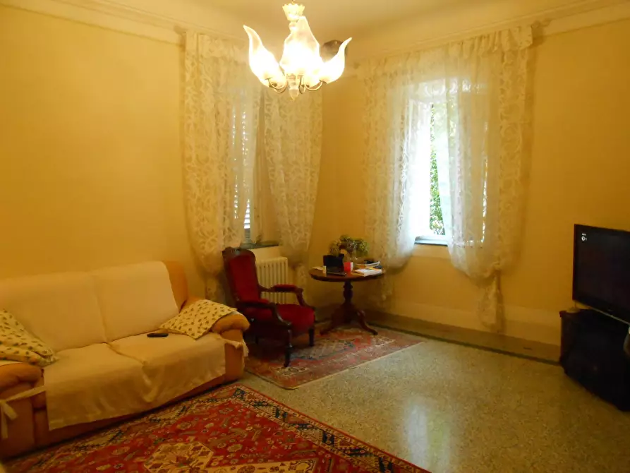 Immagine 10 di Villa in vendita  in Via Francesco Ferraris a Lucca