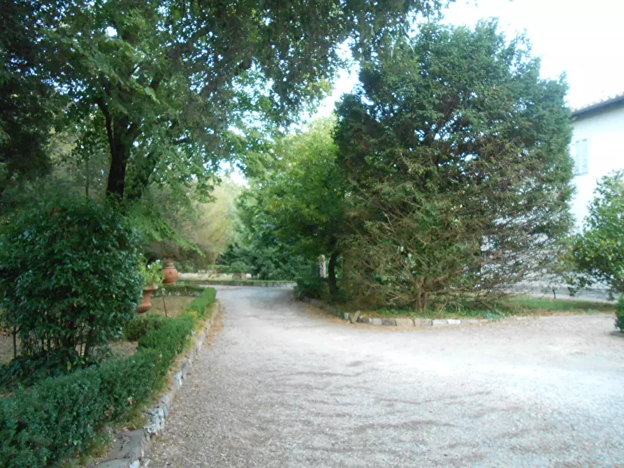 Immagine 40 di Villa in vendita  in Via Francesco Ferraris a Lucca