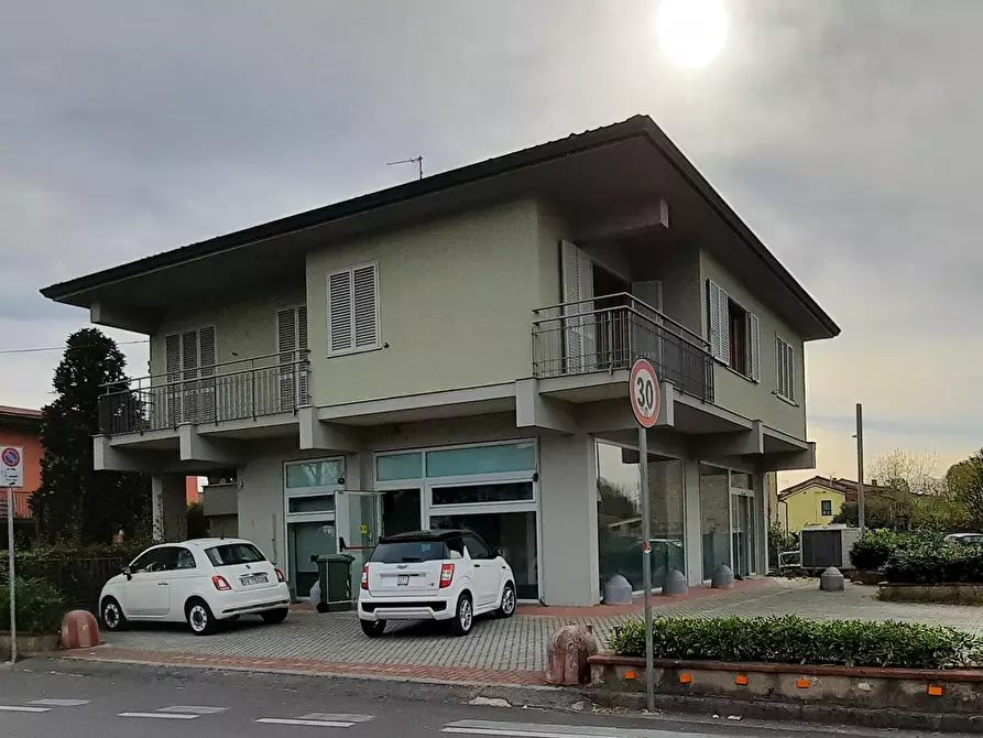 Immagine 2 di Villa in vendita  in Traversa III Via Romana a Lucca