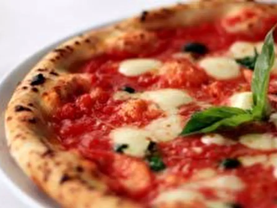 Immagine 3 di Pizzeria / Pub in vendita  in Via di Sant'Alessio a Lucca