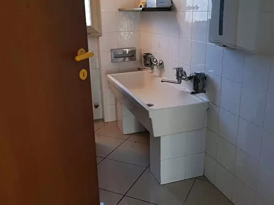 Immagine 13 di Ufficio in affitto  in Via Pesciatina a Capannori