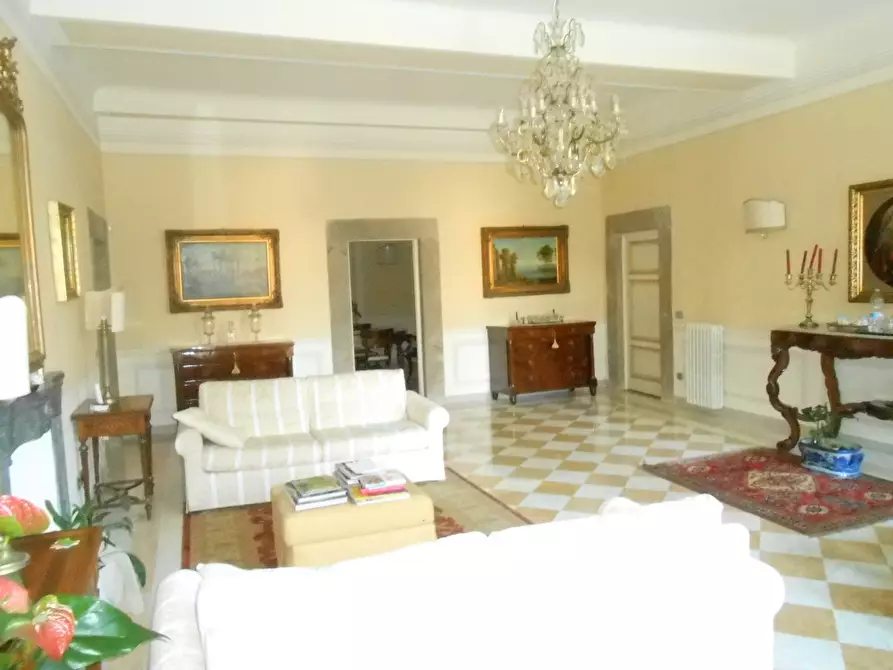 Immagine 6 di Villa in vendita  in Via Francesco Ferraris a Lucca