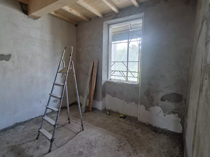 Immagine 18 di Pentalocale in vendita  in Via Versilia a Lucca