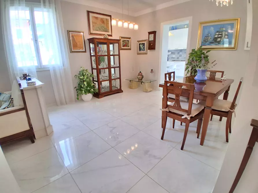 Immagine 2 di Casa bifamiliare in vendita  in Via Sarzanese a Lucca