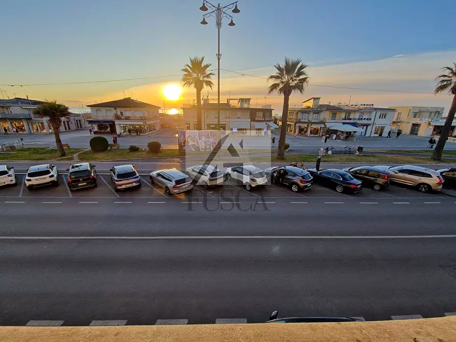 Immagine 3 di Albergo/B&B/Residence in vendita  in Viale Giosuè Carducci 33 a Viareggio