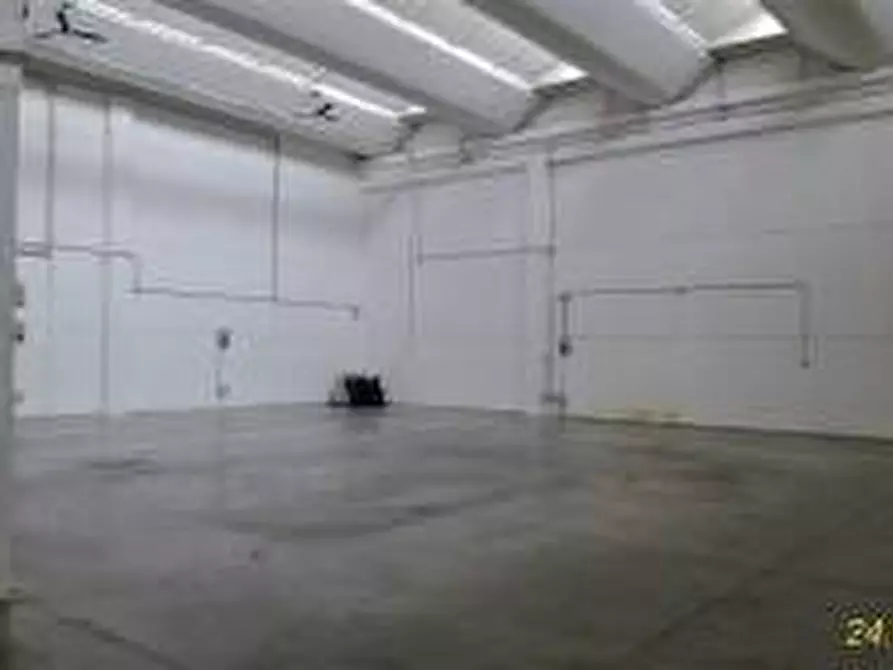 Immagine 2 di Attività artigianale in vendita  in Via Stradone di Camigliano a Capannori