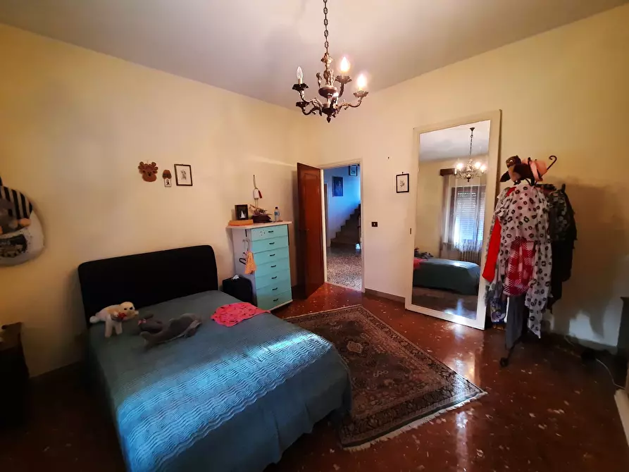Immagine 24 di Villa in vendita  in bollori a Lucca