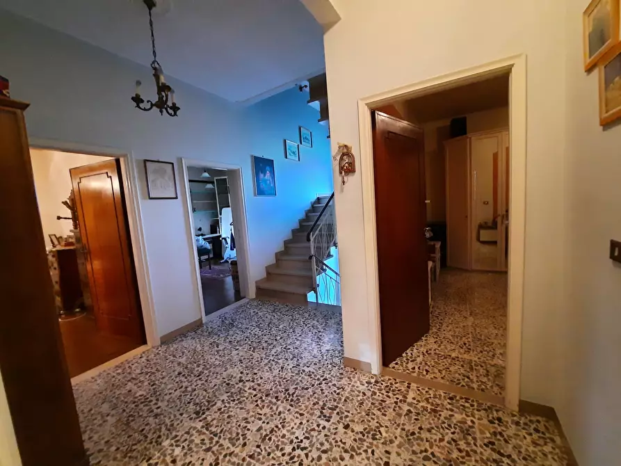 Immagine 25 di Villa in vendita  in bollori a Lucca
