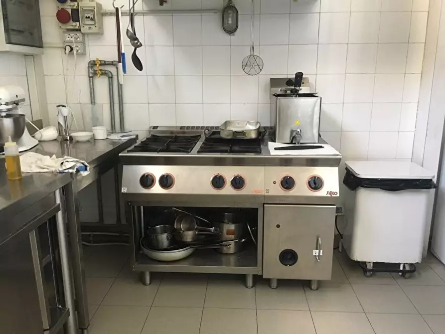 Immagine 2 di Bar / Ristorante in vendita  in Viale Giosuè Carducci a Lucca