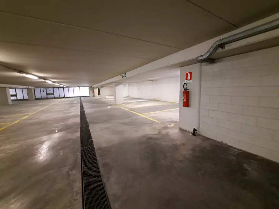 Immagine 9 di Ufficio in affitto  in Via per Corte Ceccotti a Lucca