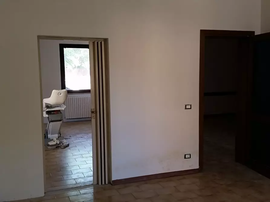 Immagine 6 di Ufficio in vendita  in Viale G. Puccini a Lucca