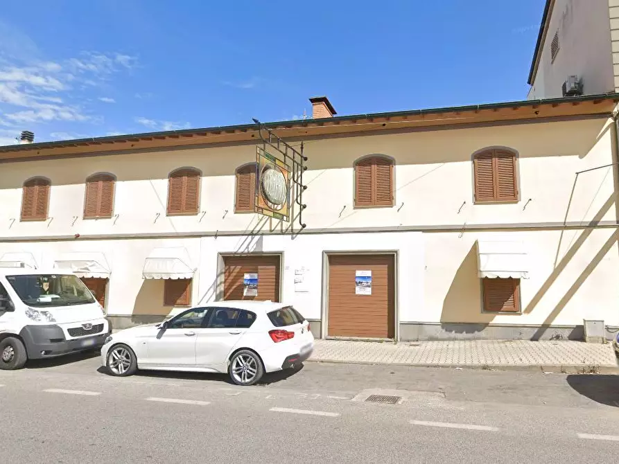 Immagine 1 di Locale commerciale in vendita  in Via Aurelia 184 a Viareggio