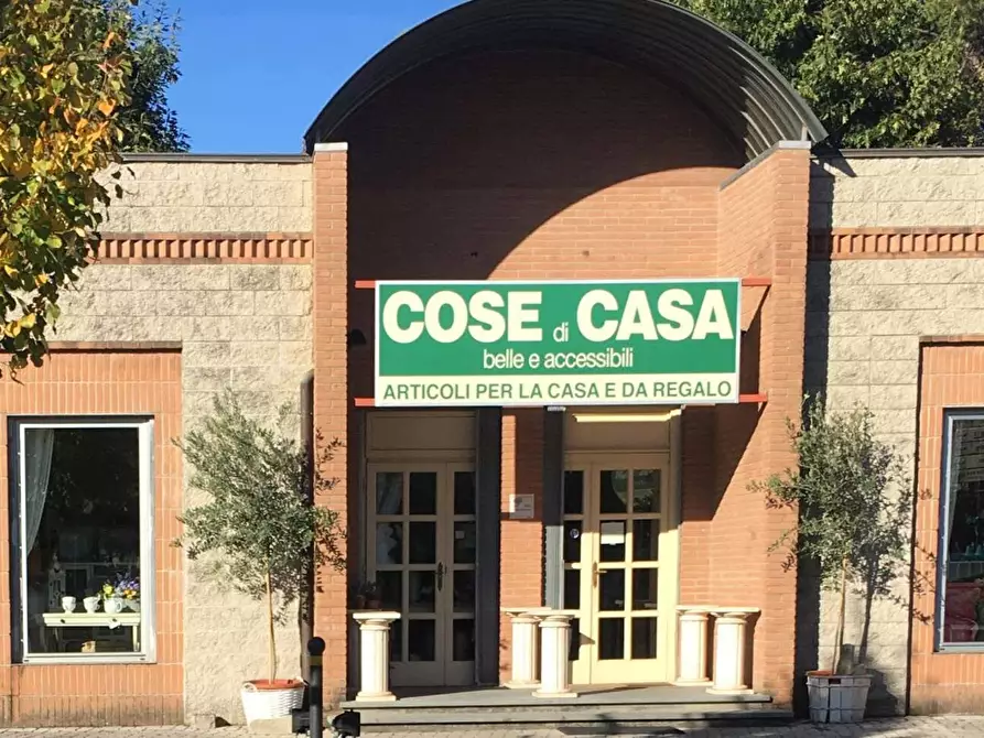 Immagine 2 di Locale commerciale in affitto  in Via Pesciatina 97b a Capannori