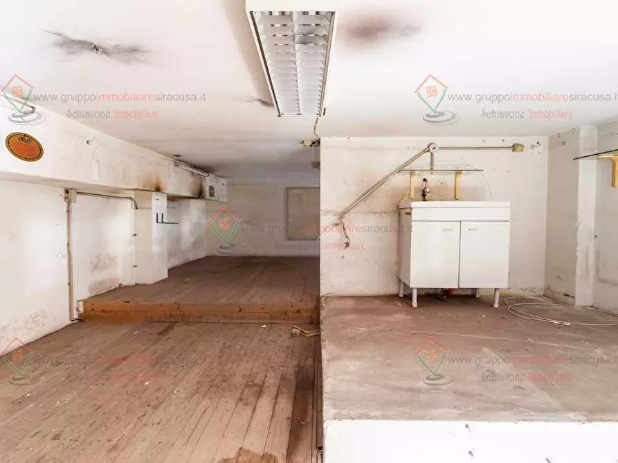Immagine 12 di Locale commerciale in vendita  a Siracusa