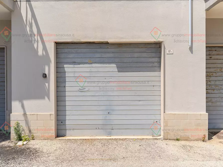 Immagine 1 di Garage in vendita  a Siracusa
