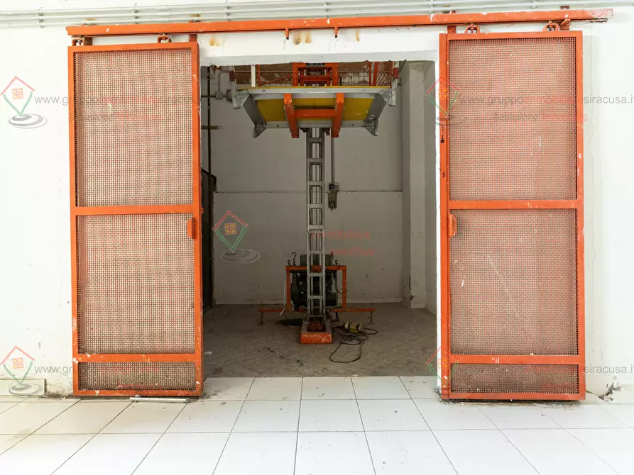 Immagine 24 di Locale commerciale in affitto  a Siracusa