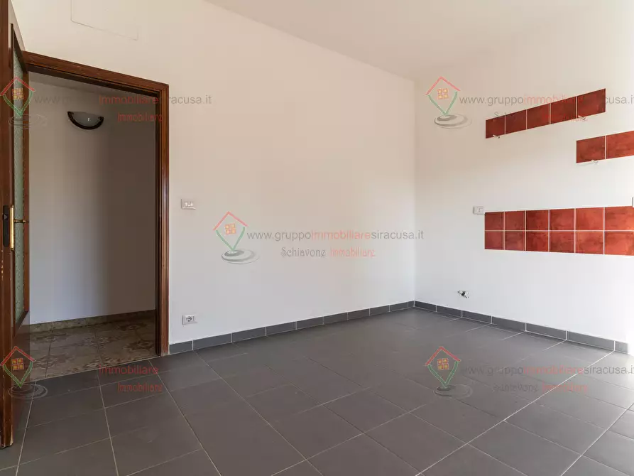 Immagine 9 di Pentalocale in vendita  a Floridia