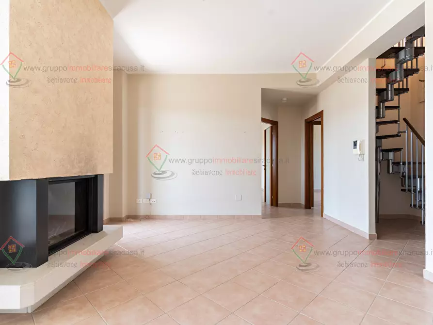 Immagine 11 di Quadrilocale in vendita  a Siracusa