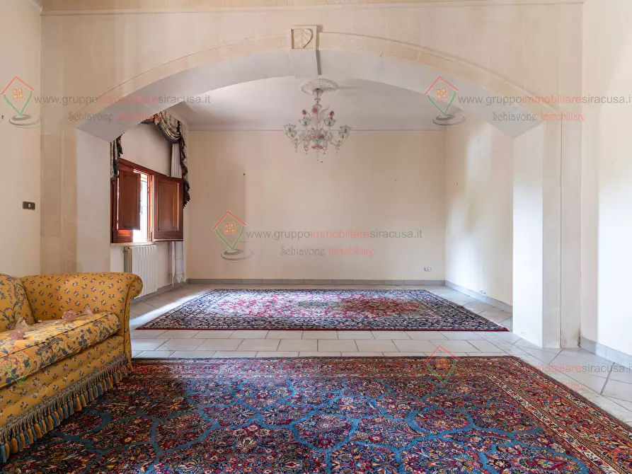 Immagine 11 di Villa in vendita  a Siracusa