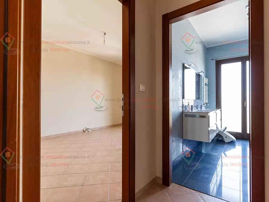 Immagine 14 di Quadrilocale in vendita  a Siracusa