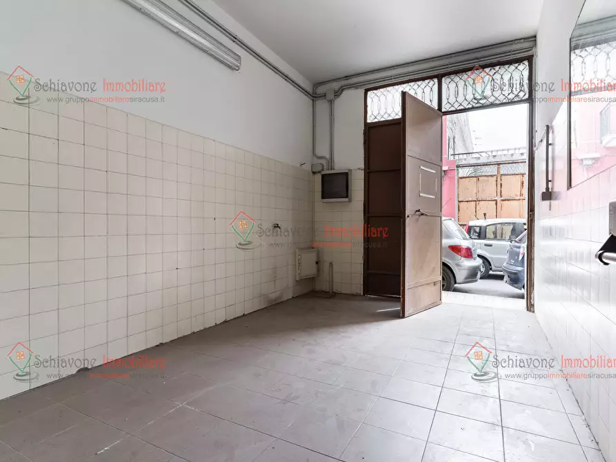 Immagine 3 di Locale commerciale in vendita  a Floridia