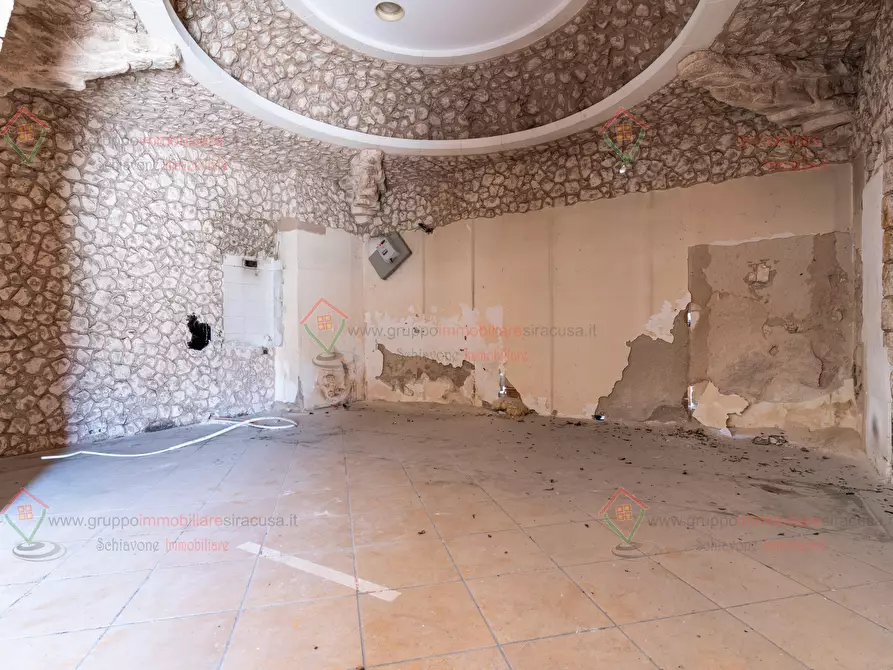 Immagine 6 di Locale commerciale in affitto  a Siracusa