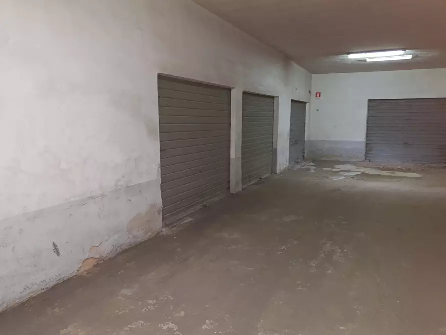 Immagine 2 di Garage in vendita  a Siracusa