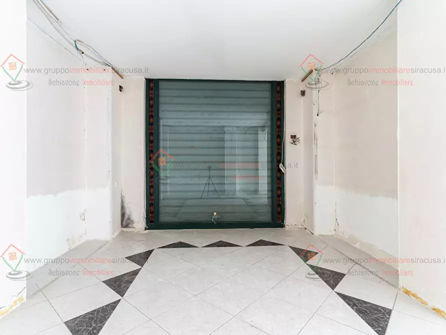 Immagine 8 di Locale commerciale in vendita  a Siracusa