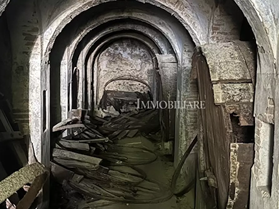 Immagine 6 di Rustico / casale in vendita  a Livorno