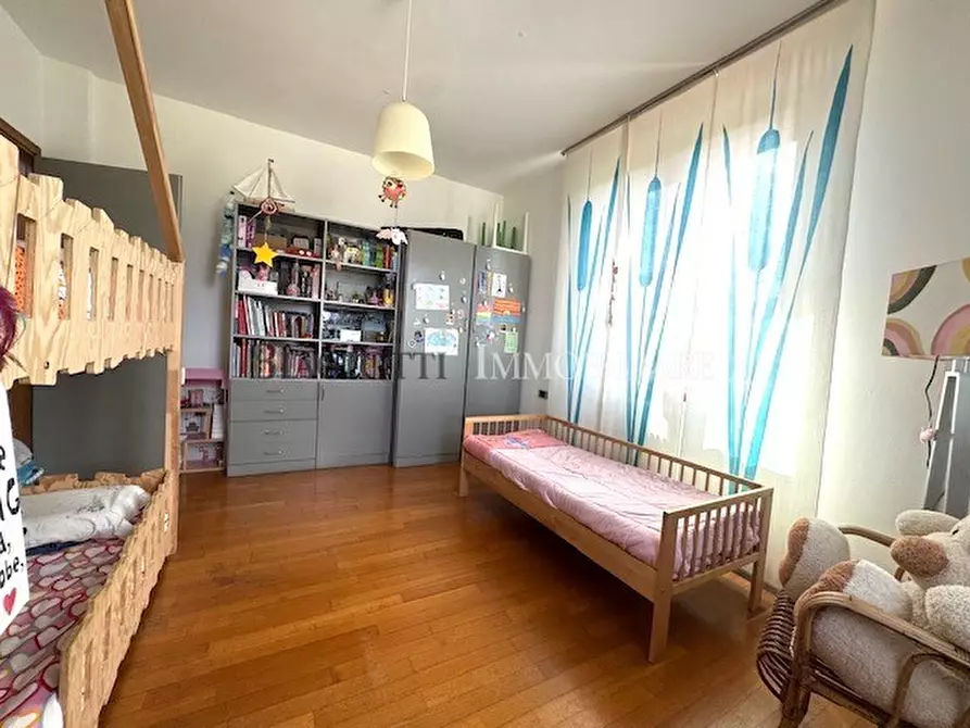 Immagine 21 di Villa in vendita  a Livorno