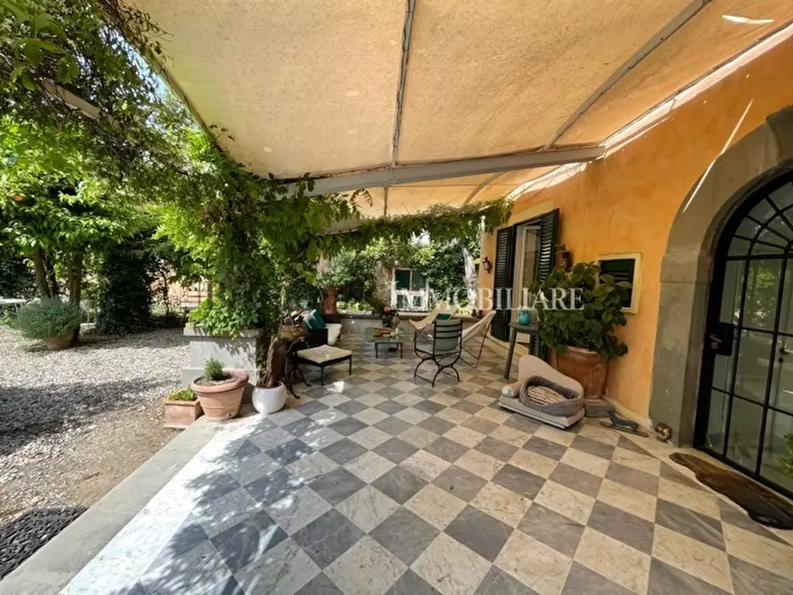 Immagine 6 di Villa in vendita  a Livorno