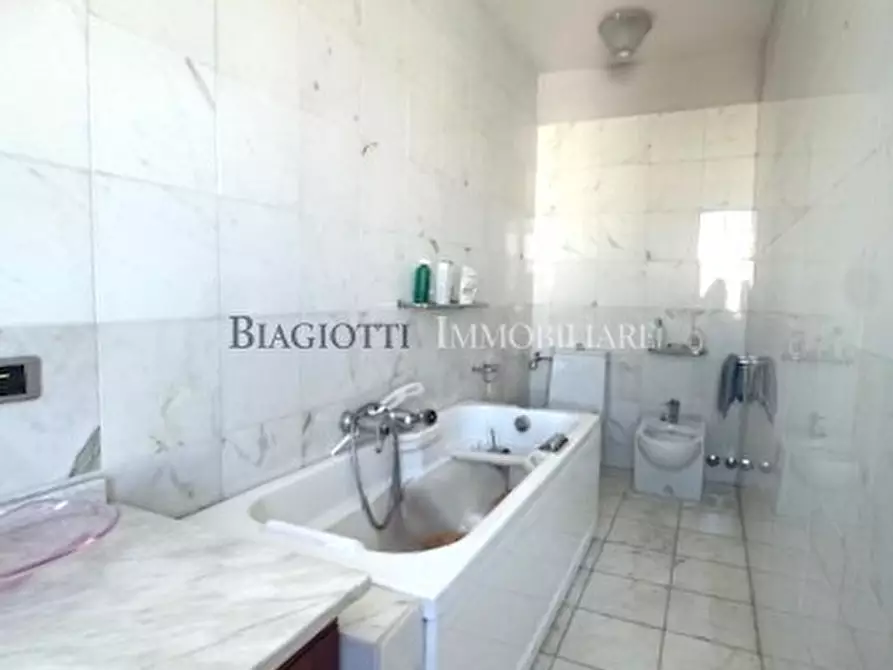 Immagine 30 di Villa in vendita  a Livorno