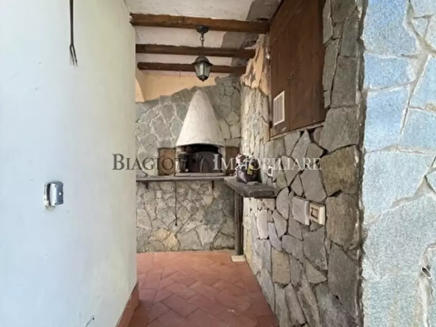 Immagine 8 di Villa in vendita  a Livorno