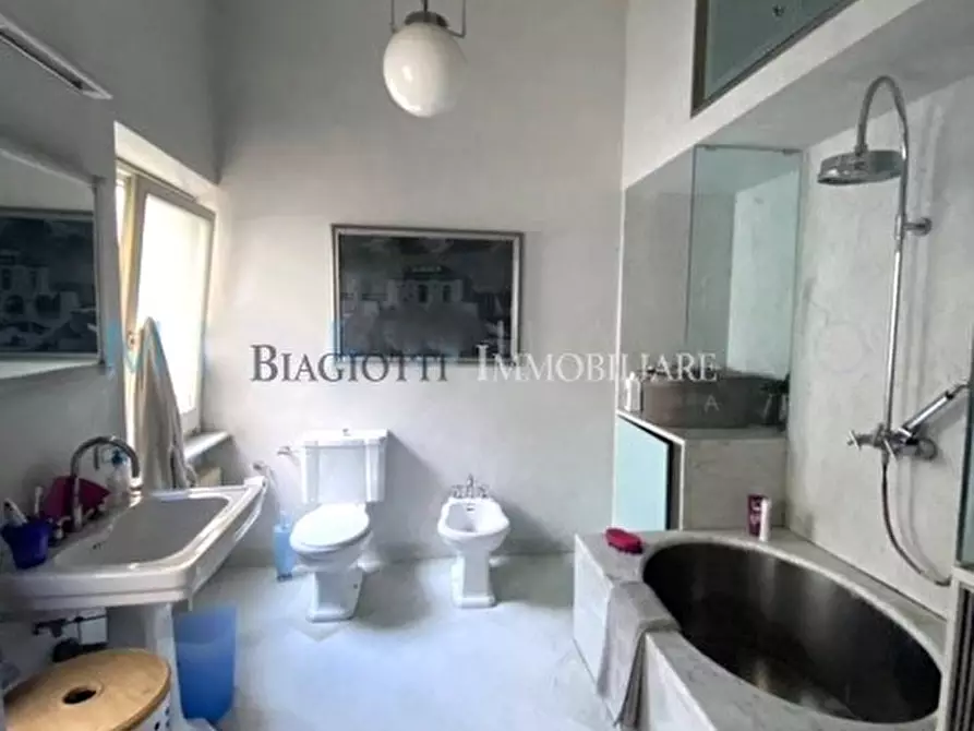 Immagine 15 di Trilocale in vendita  a Livorno